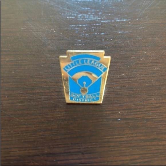 Vintage Little League Softball Pin. - Picture 2 of 4